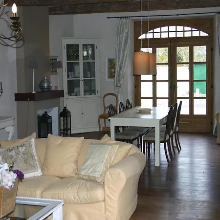 Very Spacious And Luxurious On Quiet Estate 1880 With Pool Buzon