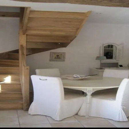 Holiday home Very Spacious And Luxurious On Quiet Estate 1880 With Pool Buzon
