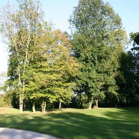 Very Spacious And Luxurious On Quiet Estate 1880 With Pool *