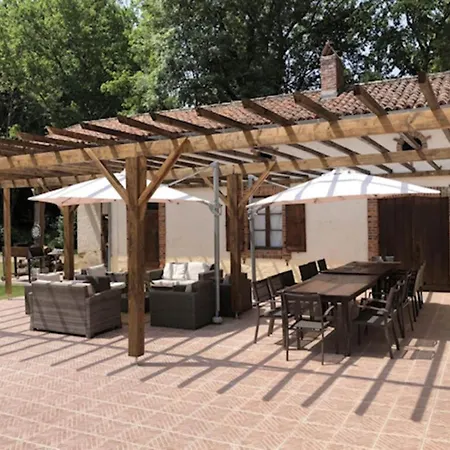Holiday home Very Spacious And Luxurious On Quiet Estate 1880 With Pool