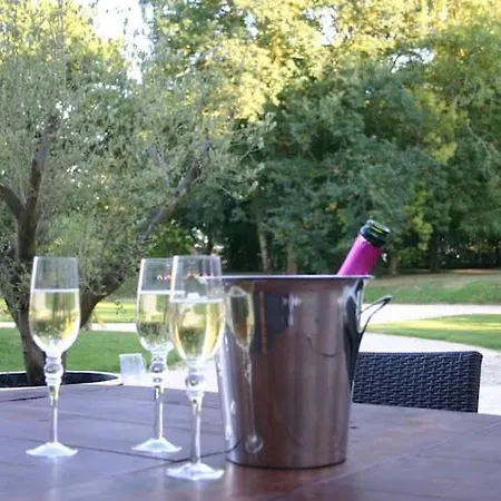 Very Spacious And Luxurious On Quiet Estate 1880 With Pool Holiday home Buzon