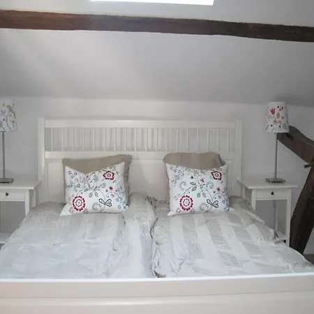 Very Spacious And Luxurious On Quiet Estate 1880 With Pool